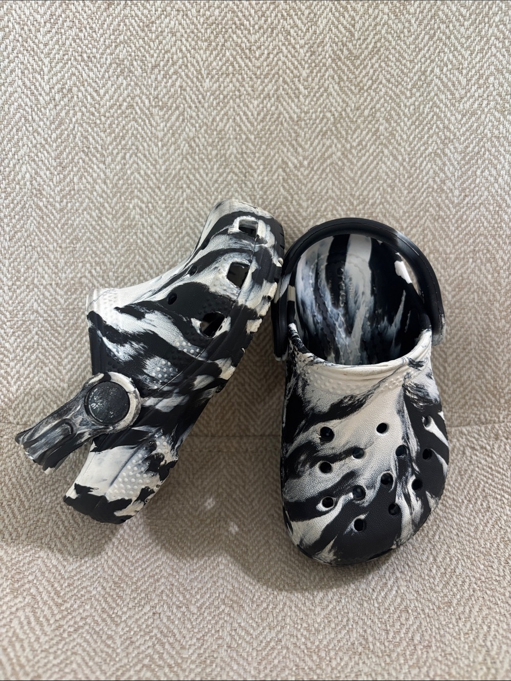 Toddler Crocs size 6 Black & White Marble Clog Shoes